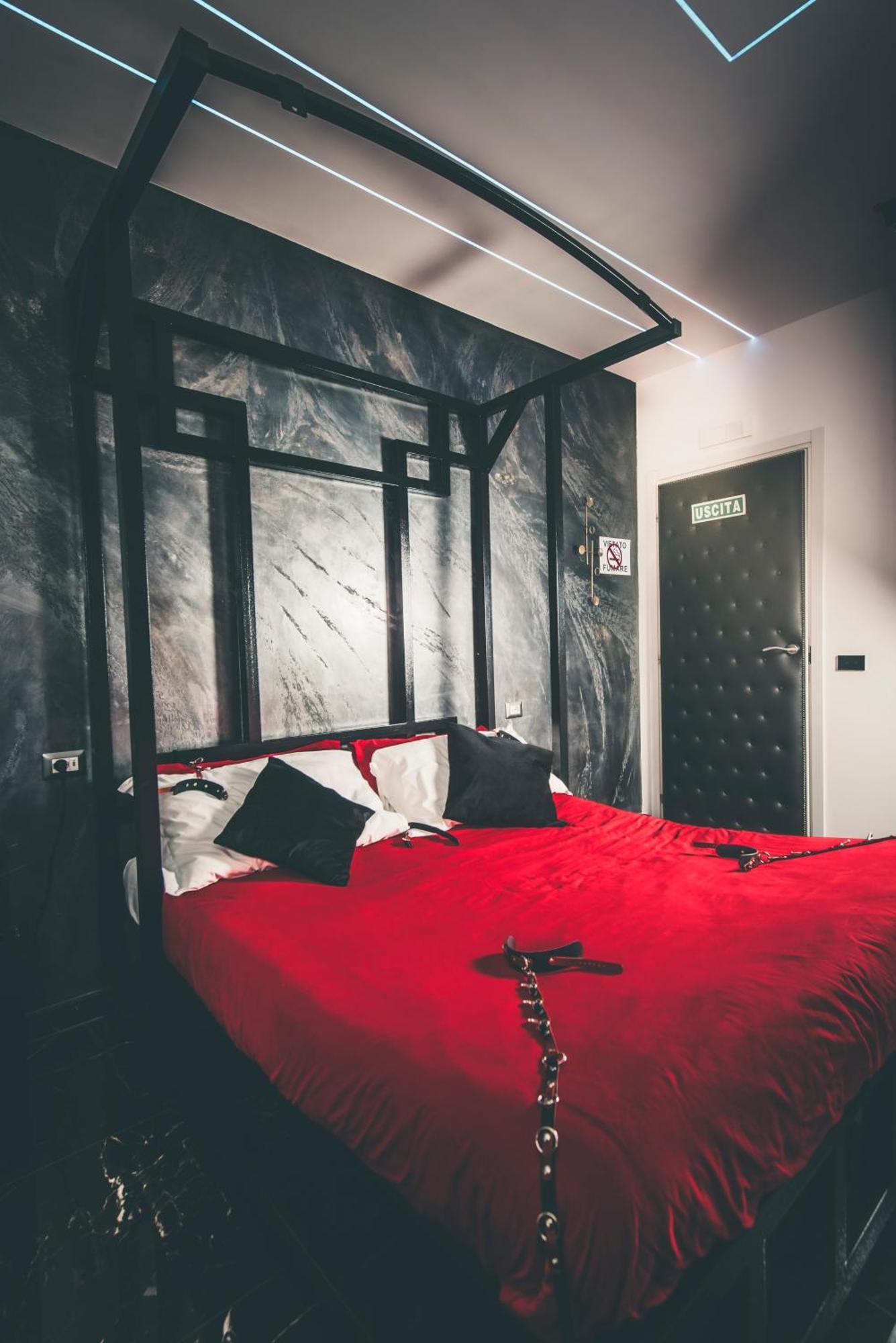 Suite Luxury Bdsm Roma Phòng bức ảnh